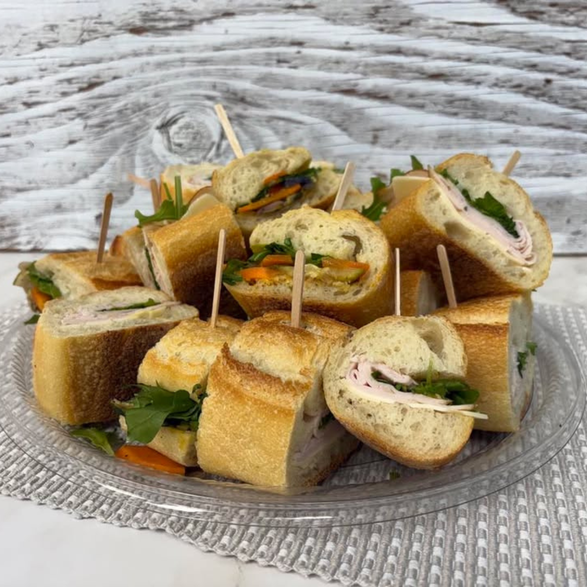 Plateau sandwich végé et baguette dinde et fromage
